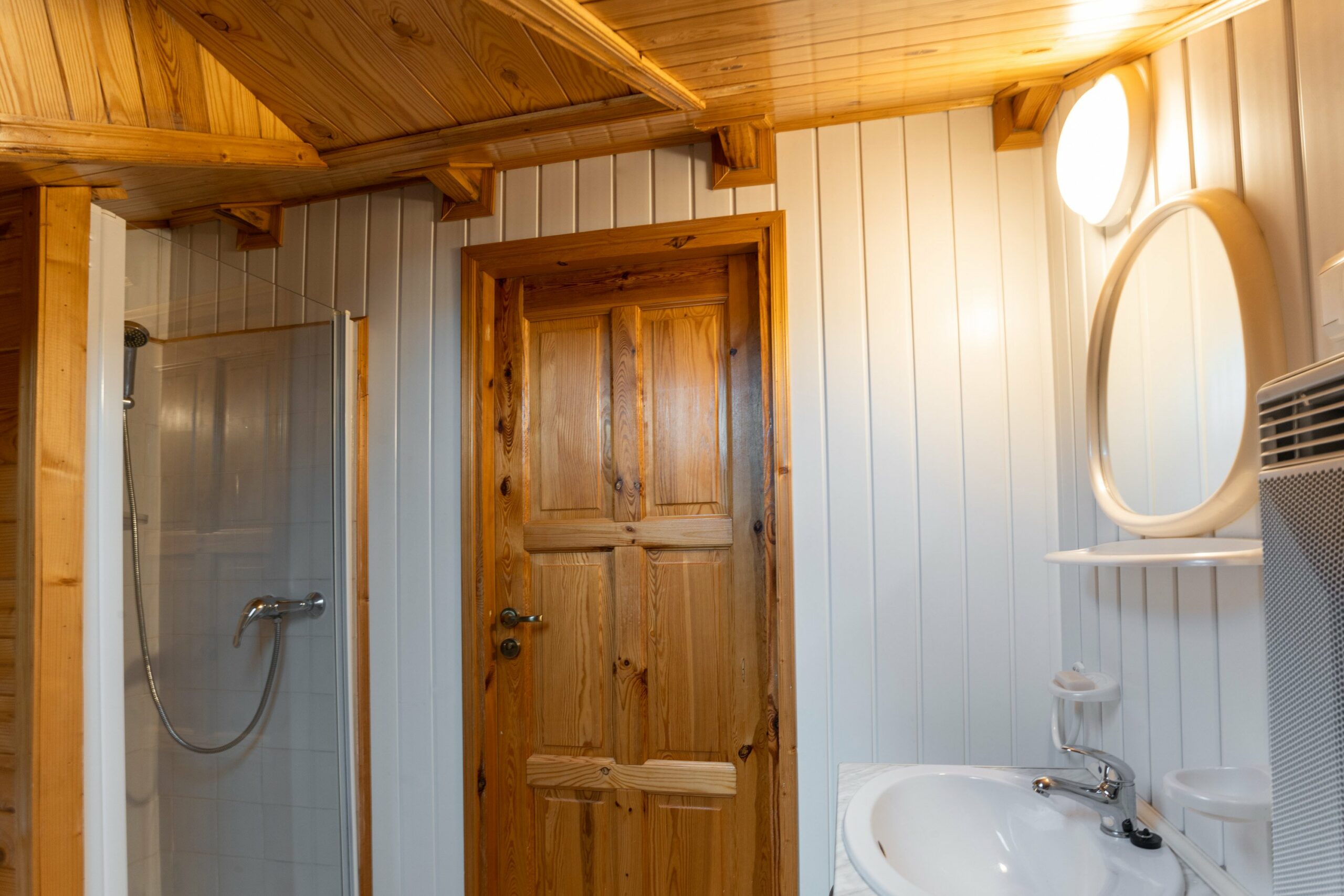 SALLE EAU ETAGE AVEC DOUCHE